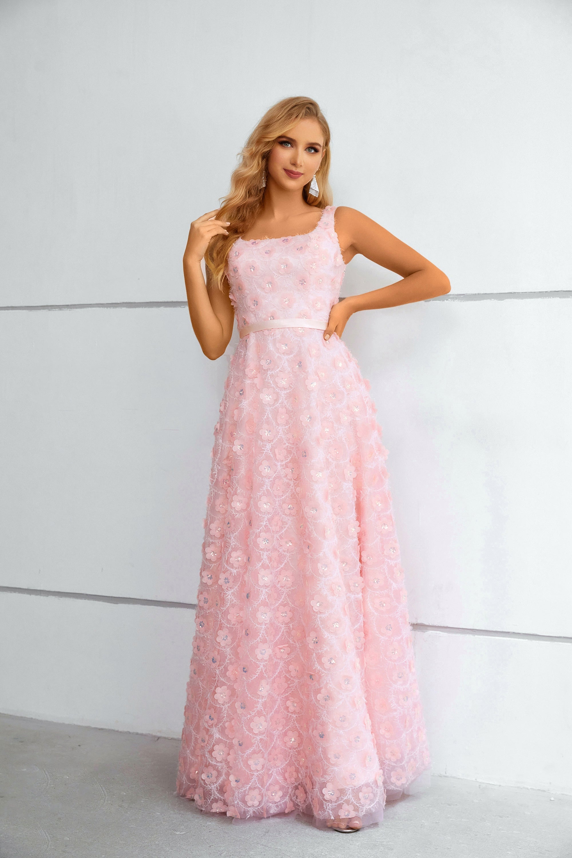 A-line Square Lace Applique Floor-length Sleeveless Backless Prom Dress