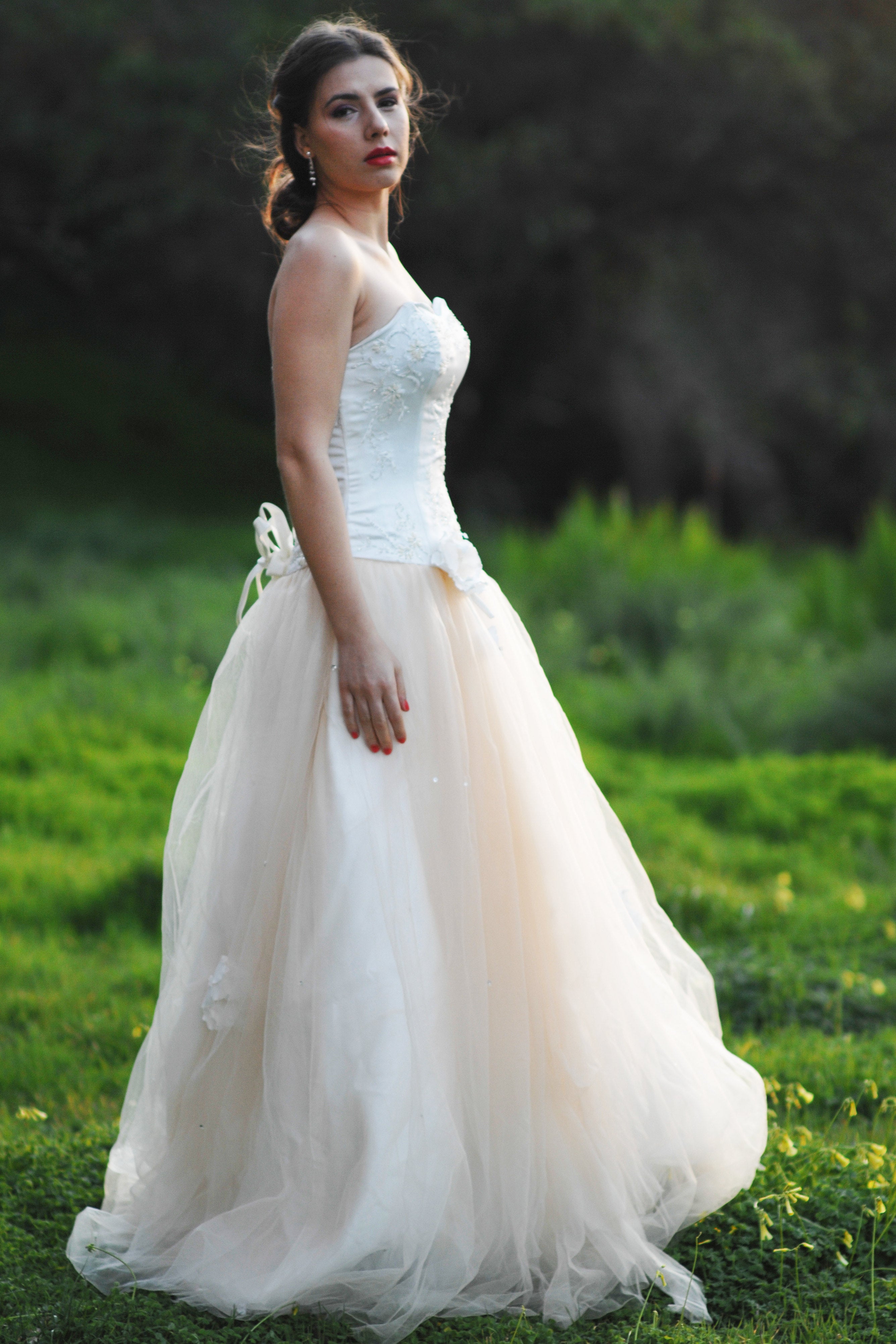 A-line Sweetheart Floor Length Tulle Handmade Flower Beading Wedding Dress