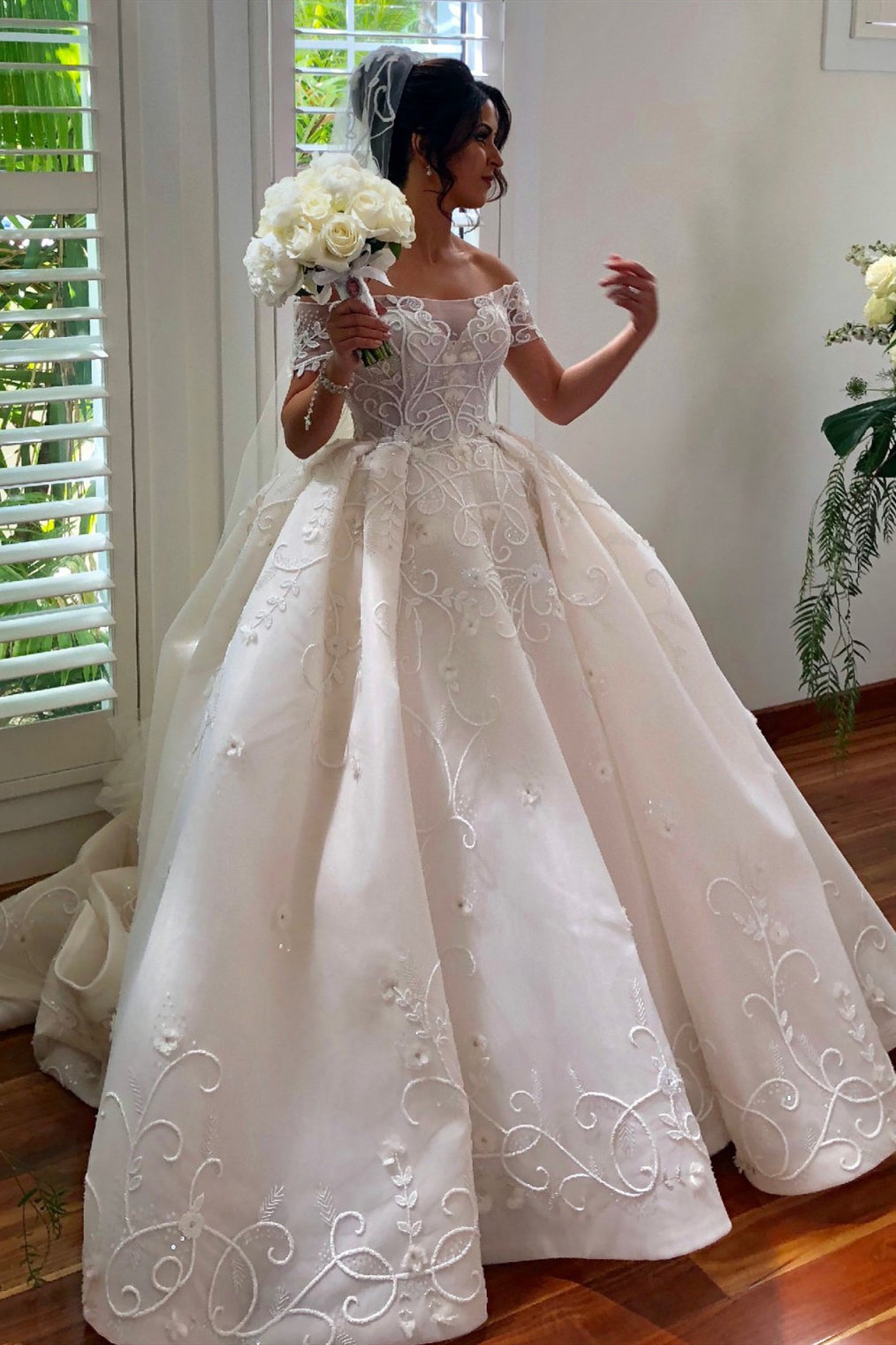 Ball Gown Off-the-shoulder Floor Length Tulle Applique Wedding Dress