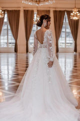 Modern Lace Wedding Gowns With Long Sleeves V-neck