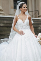 Modern White Wedding Gowns With Lace V-neck Sleeveless