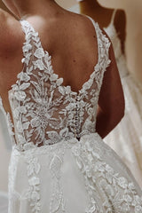 Sparkly Chic Wedding Gowns With Lace V-neck