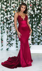 Burgundy Sleeveless Mermaid Backless Prom Dresses Spaghetti-Straps Lace Appliques Evening Gowns