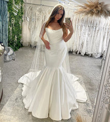 Charming Sleeveless Mermaid Wedding Dress With Ruffles Long