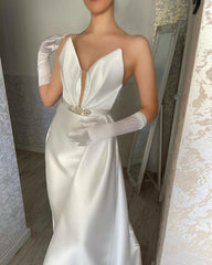 Charming V-neck Sleeveless Prom Dresses