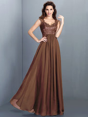 Chic Lace Sleeveless Long Chiffon Bridesmaid Dresses