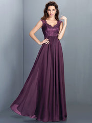 Chic Lace Sleeveless Long Chiffon Bridesmaid Dresses