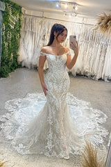 Chic Off-the-Shoulder Sleeveless Mermaid Lace Wedding Dress with Cathedral Train