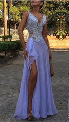 Chic See Through V-Neck Evening Dresses A-Line Sleeveless Lace Ball Dress