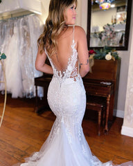 Elegant Long Mermaid V-neck Sleeveless Lace Wedding Dress