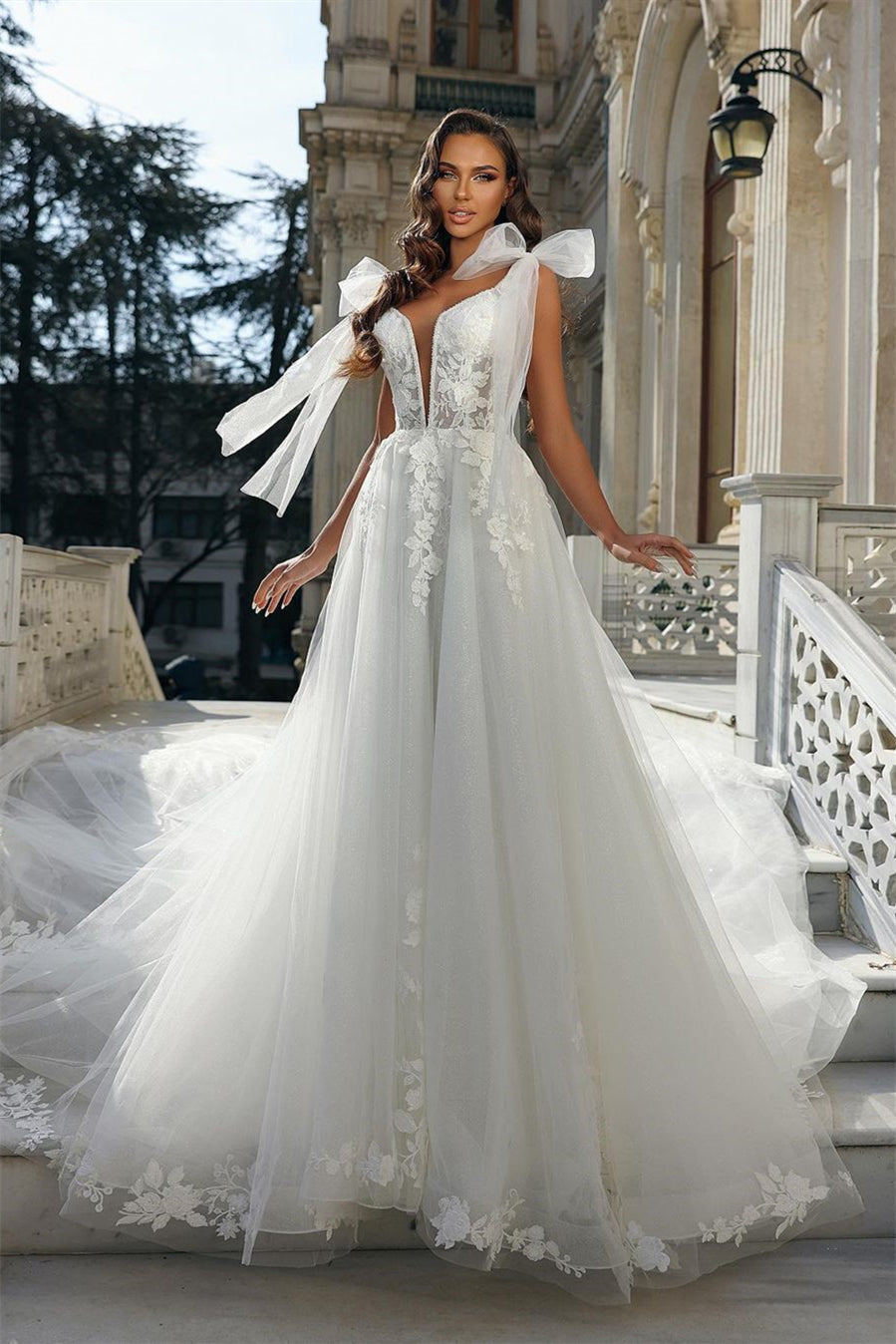 Elegant Long White V-neck Sleeveless Wedding Dress With Lace