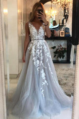 Elegant V-Neck Sleeveless Long Prom Dress Tulle With Lace Appliques