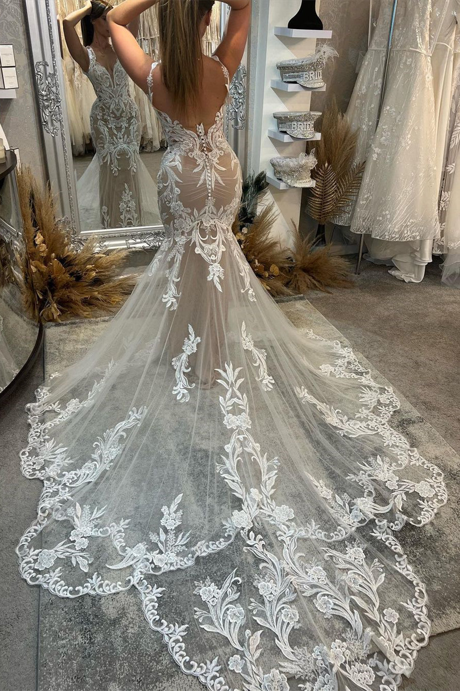 Elegant V-Neck Sleeveless Mermaid Lace Wedding Dress