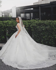 Glamorous V-Neck Sleeveless Wedding Dress Ball Gown Lace Bridal Wear
