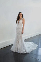 Gorgeous Long Mermaid V-neck Sleeveless Wedding Dresses With Lace