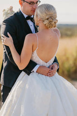 Gorgeous White Backless Wedding Dresses Lace Appliques V-Neck