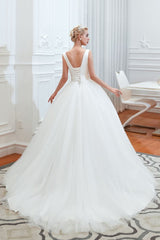 Modern V neck sleeveless White Princess Spring Wedding Dress
