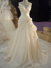 Ruffless Cream Satin Wedding Dress with Beadings Classic Long Bridal Dress