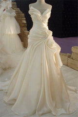 Ruffless Cream Satin Wedding Dress with Beadings Classic Long Bridal Dress