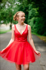 Simple V-neck Straps Red Homecoming Dress A Line Tulle Sleeveless Beading Short Cocktail Dress