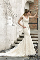Stunning Sleeveless Fit and flare Lace Open Back Summer Beach Wedding Dress
