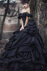Vintage Black princess wedding dresses with Luxurious Ruffless