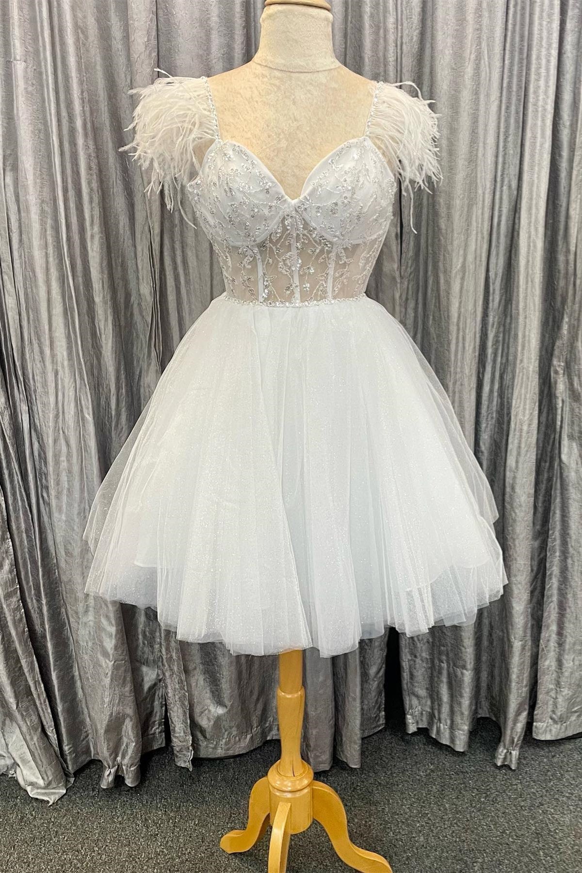 White Sweetheart Feathers Appliques Tulle Corset Homecoming Dress outfit, Homecoming Dresses Short
