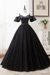 Black V-Neck Tulle Long Corset Prom Dresses, A-Line Black Evening Dresses outfit, Bridesmaid Dresses With Lace