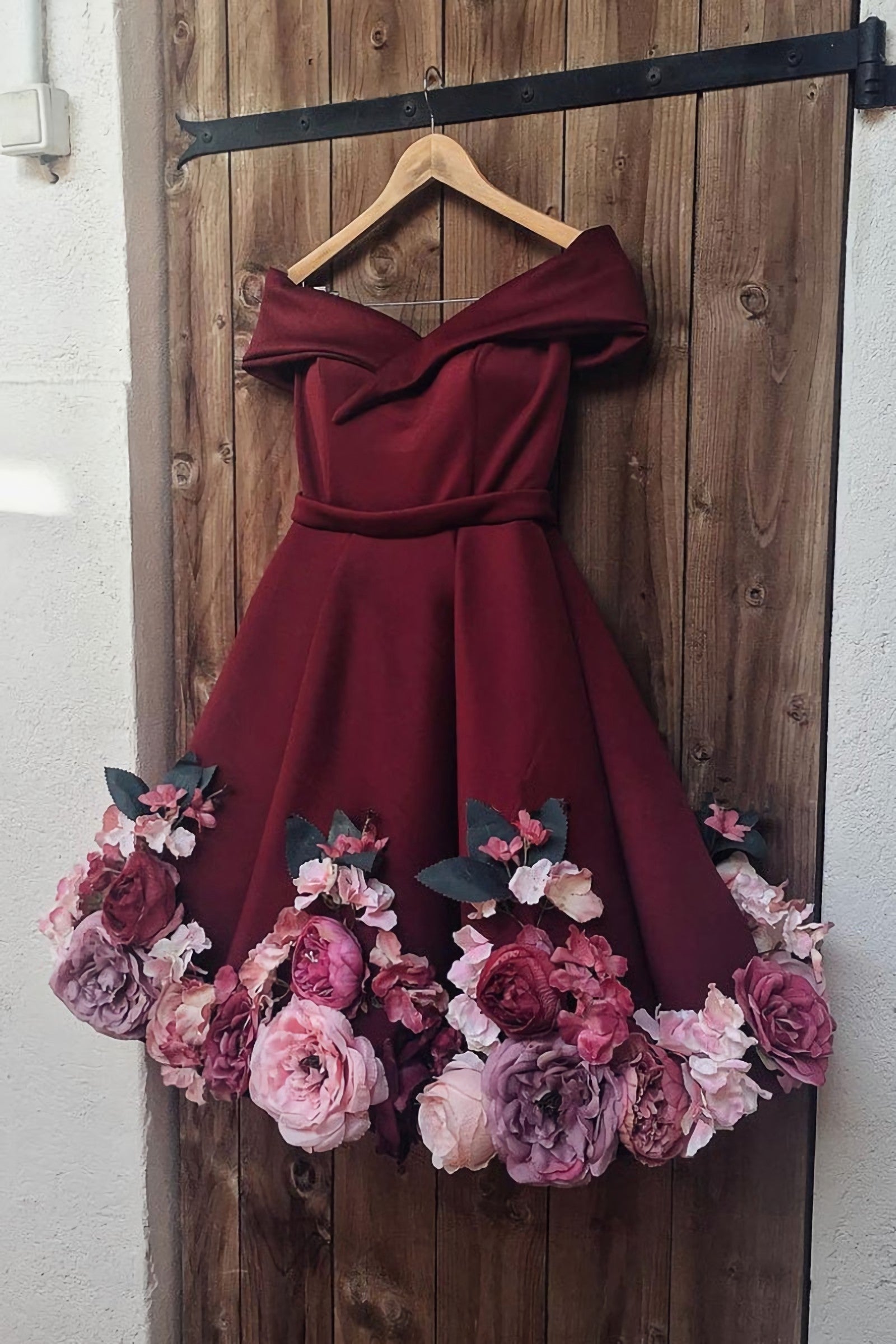 Off Shoulder 3D Flowers Burgundy Corset Homecoming Dresses, Short Corset Prom Dresses, With Appliques Off Shoulder Burgundy Graduation Dresses Corset Formal Dresses outfit, Homecomeing Dresses Short