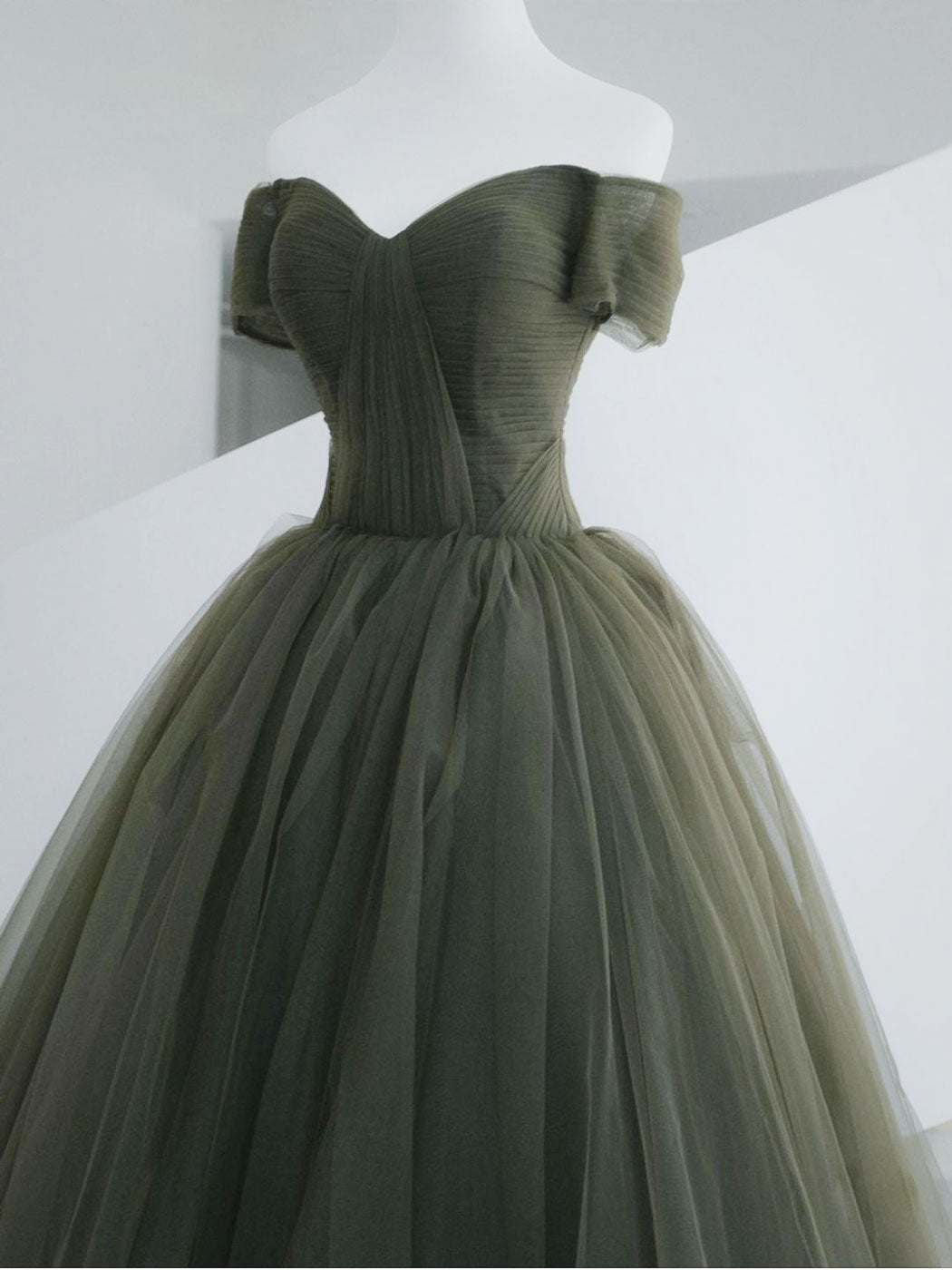A-Line Sweetheart Neck Green Long Corset Prom Dress, Sweep Train Green Corset Formal Dress outfit, Prom Dresses Blushes