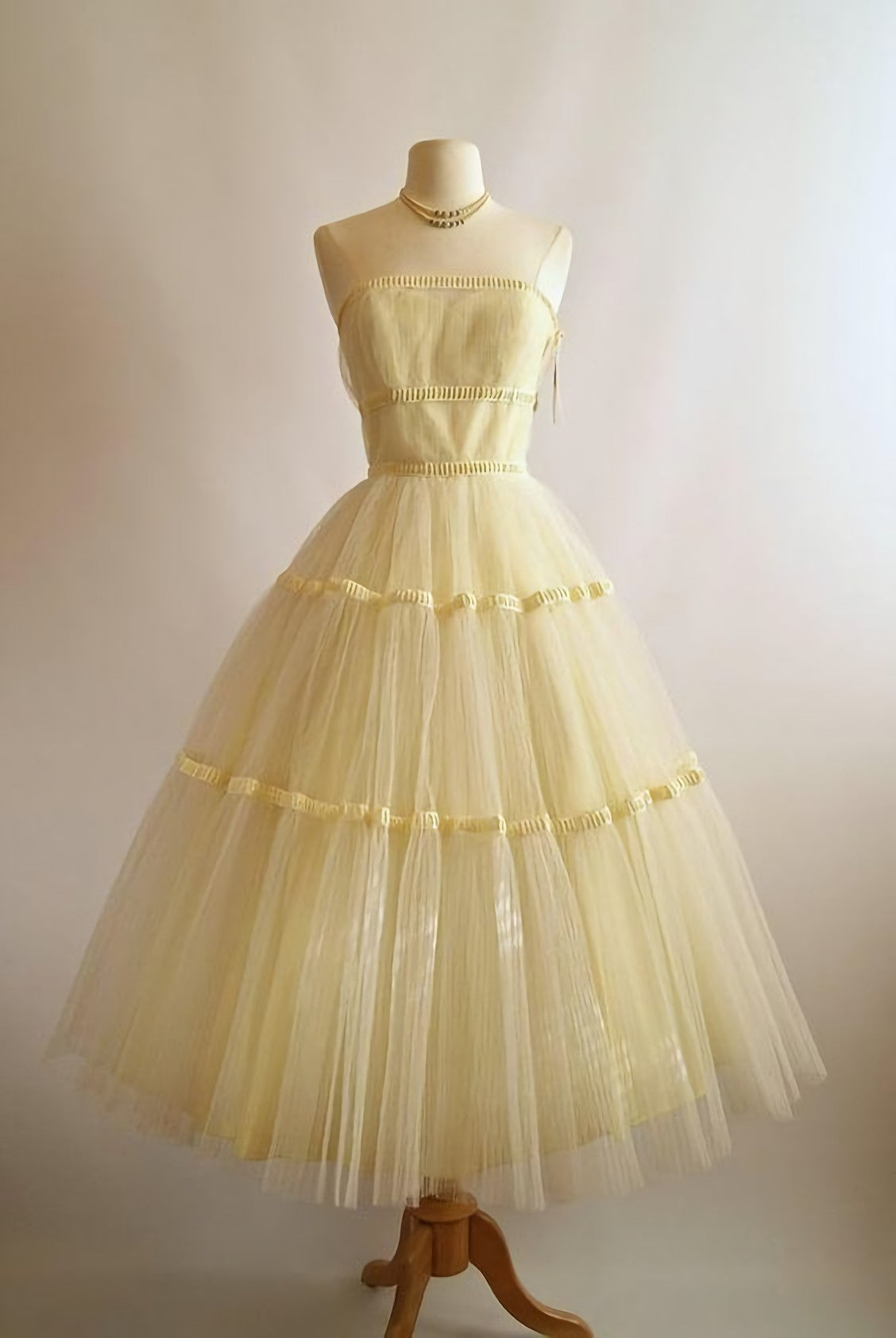 Vintage Yellow Dress, Corset Homecoming Dress outfit, Prom Dresses Aesthetic