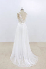 Deep V-neck Lace A-line Tulle Corset Wedding Dress outfit, Wedding Dress For Bride And Groom