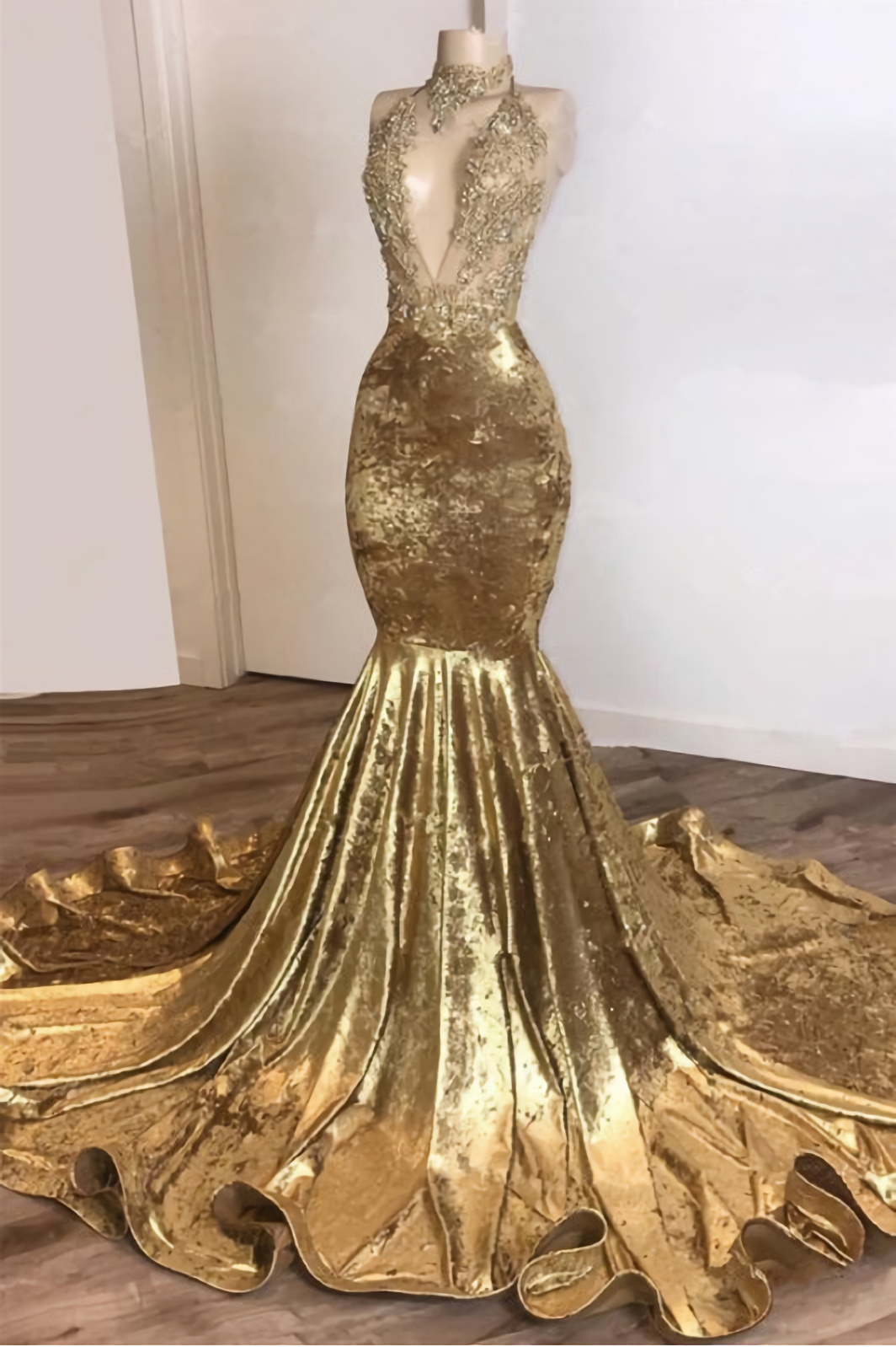 Halter Backless Gold Corset Prom Dresses, With Beads Appliques Mermaid Velvet Sexy Evening Gowns outfit, Formal Dress For Girls