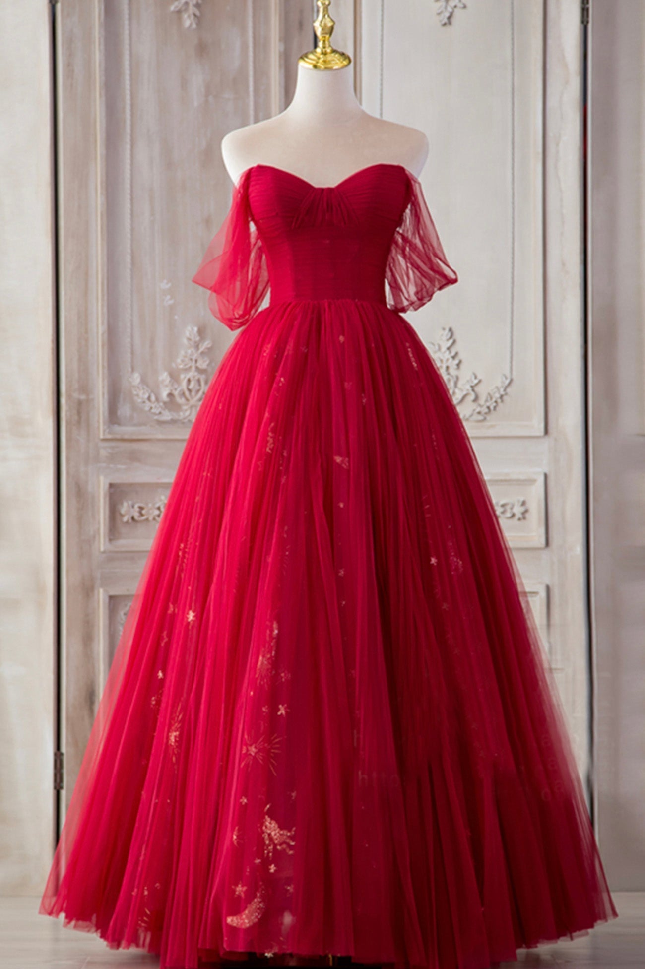 The Red Strapless Tulle Long A-Line Corset Prom Dress is a showstopper. With its off-the-shoulder design and A-line silhouette, it perfectly blends elegance and allure. outfit, Prom Dresse Backless